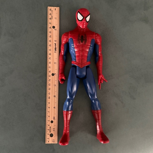 Spider Action Figure - Red and Blue - Picture 2 of 2